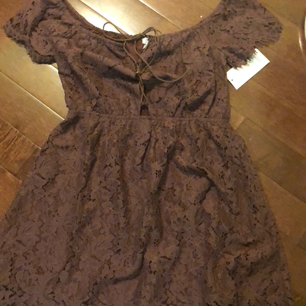 TOBI LACE DRESS - Picture 3 of 4